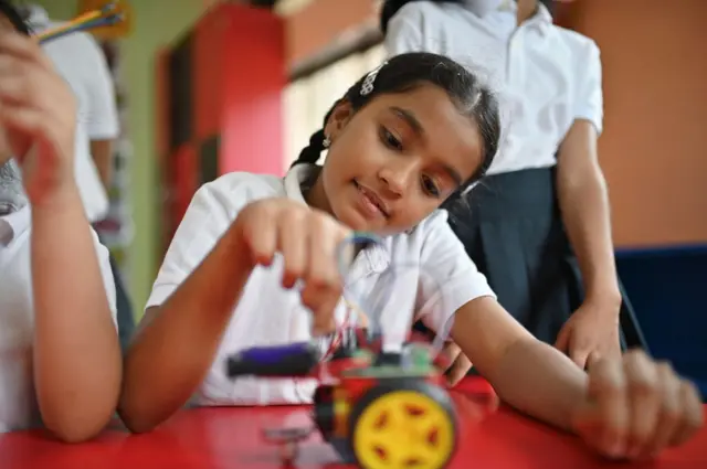 विद्यार्थीनी