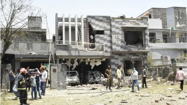 লাহোরে বোমা বিস্ফোরণ