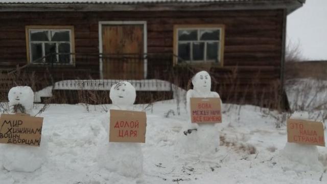 Протестующие снеговики