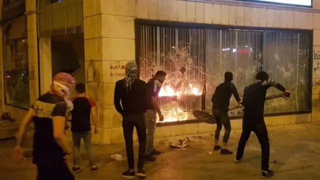 लेबनान में बैंकों पर हमले