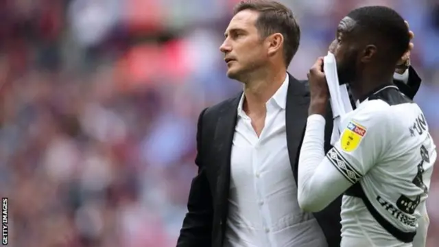 Chelsea wanayo matumaini ya kumuajiri kiungo wa mashambulizi wa kikosi cha England cha vijana wenye chini ya umri wa miaka 21 Fikayo Tomori