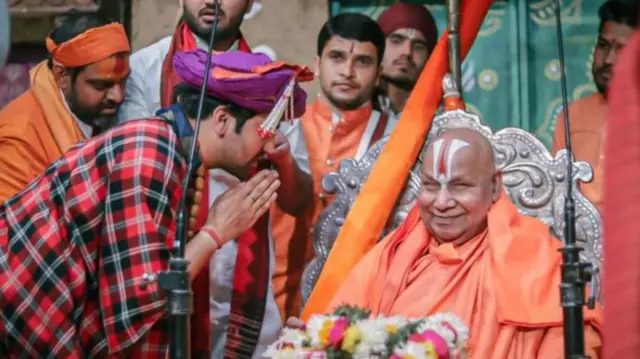 रामभद्राचार्य आणि धीरेंद्र शास्त्री