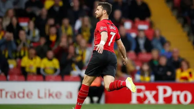 mshambuliaji wa Saint Shane Long