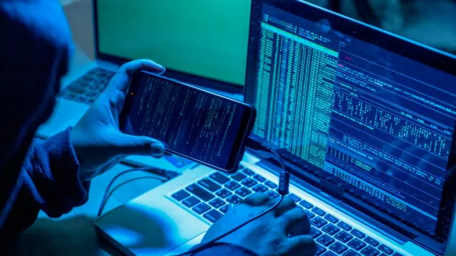আড়ি পেতে শোনা