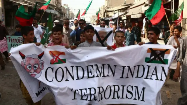 ඉන්දීය පරිපාලනයටඑරෙහි පෙළපාලියක්