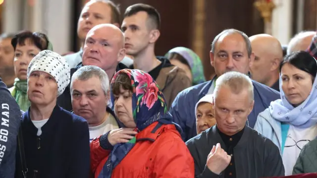 прихожне в храме Христа Спасителя в день Святой Троицы