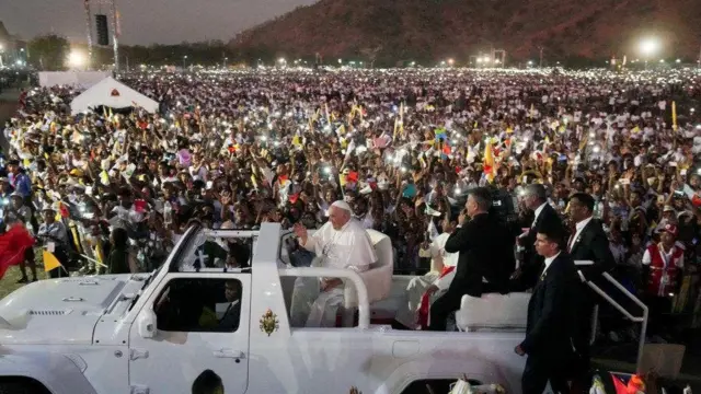 Папа Франциск під час меси під відкритим небом у Східному Тиморі у 2024 році 