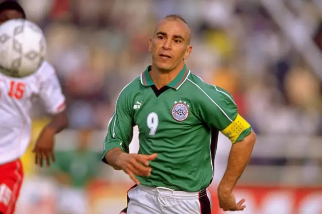Hossam Hassan (Égypte) en action lors du match de Coupe d'Afrique des Nations 2000 contre la Tunisie à Kano, au Nigeria. La Tunisie a remporté le match 1-0. (7 février 2000). 