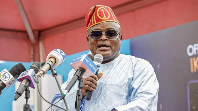 A họpụtara Mudashiru Obasa dịka onye omeiwu Legọs steeti n'afọ 2003 ka ọ nọchiteanya mpaghara Agege 1.