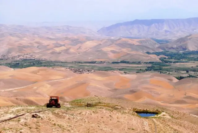 دامنه‌های نفت‌خیز سرپل، در شمال افغانستان 