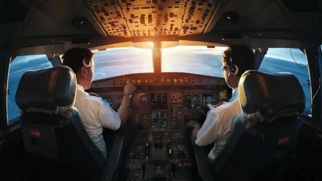 ایک کمرشل جہاز کے دوران پرواز اس کے کمپیوٹرز میں خرابی کا شبہ کائناتی شعاعوں پر ظاہر کیا گیا ہے