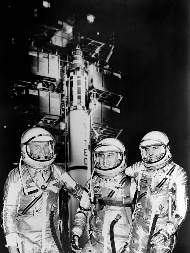 美國第一批宇航員：約翰·格勒恩（John H. Glenn, 左）, 嘎斯·格利薩姆（Virgil I. "Gus" Grissom， 中）, 艾倫·謝帕德（ Alan B. Shepard, 右）