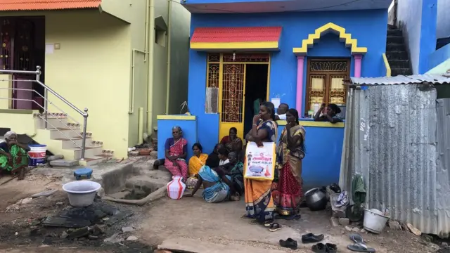 எங்க புள்ள எங்க கூட இல்லாட்டாலும்: ஏழு பேர் உடலில் உயிராக இருக்கான் : விவசாய தந்தை