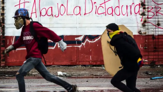 активисты в Каракасе