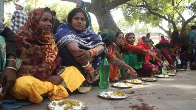 मनरेगा मार्च में शामिल महिलाएं