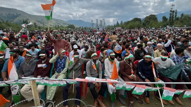 कश्मीर के डूरू में कांग्रेस की चुनावी रैली 