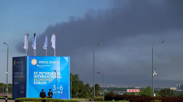ПМЭФ в этом году начался на фоне пожара на нефтяном терминале, который начался после ударов украинских дронов