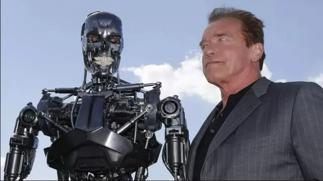 மனித உருவிலான ரோபோ