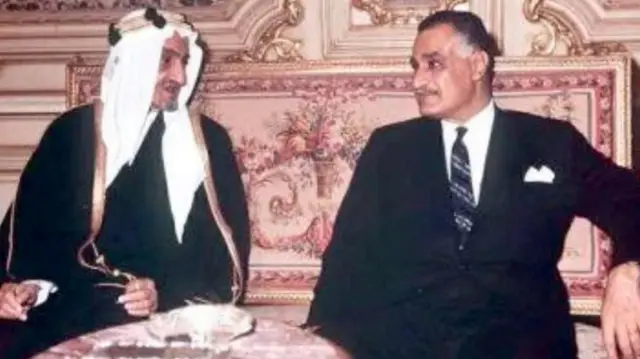 ఈజిప్ట్ అధ్యక్షుడు గమల్ అబ్దెల్ నాసెర్‌తో షా ఫైసల్