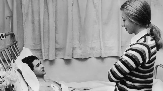 Принцесса Анна у постели раненого телохранителя