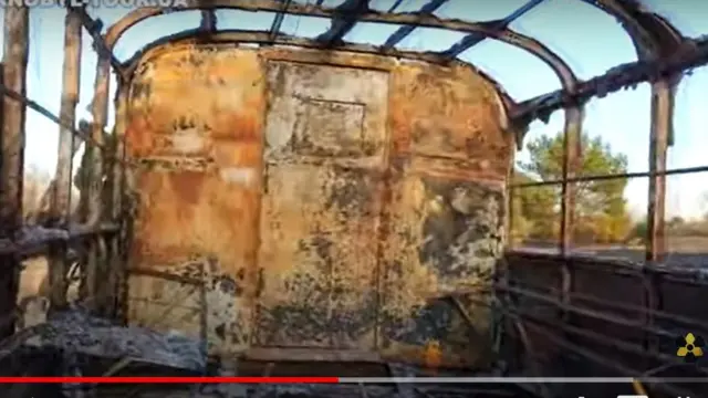 Тролейбус МТБ-82 у Копачах після пожежі - остов