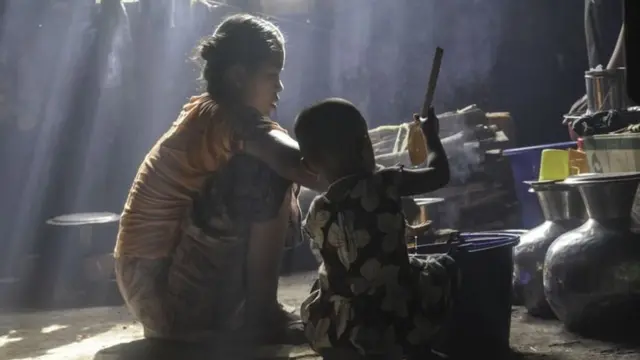 ရသေ့တောင် ဒုက္ခသည်စခန်းတွေ သုံးလနီးပါး ရိက္ခာအထောက်အပံ့မရဖြစ်ခဲ့