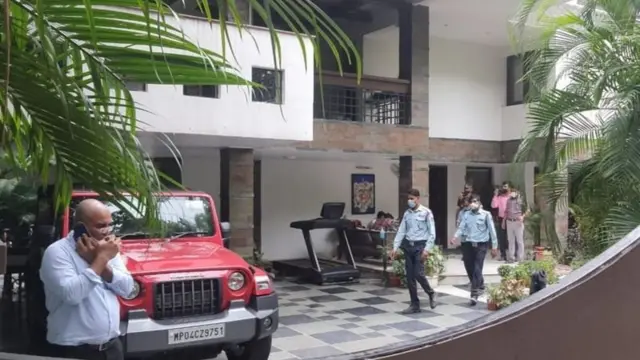 दैनिक भास्करका व्यवस्थापकहरूको घरमा पनि छापा मारिएको छ