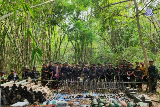 ထီးခီးဗျူဟာစခန်းသိမ်းပိုက်ပြီးနောက်မြင်ကွင်း 