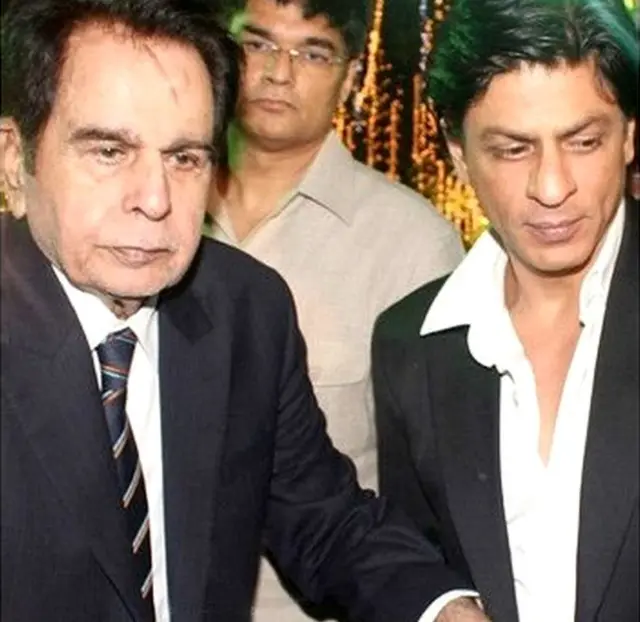 अभिनेता शाहरुख़ ख़ान के साथ दिलीप कुमार.