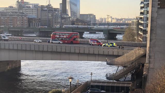 Движение на Лондонском мосту перекрыто