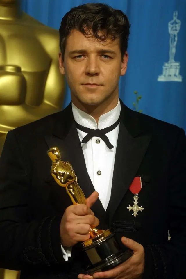 গ্ল্যাডিয়েটর সিনেমায় অভিনয় করে অস্কারে সেরা অভিনেতার পুরস্কার হাতে মূল চরিত্রের রাসেল ক্রো। 