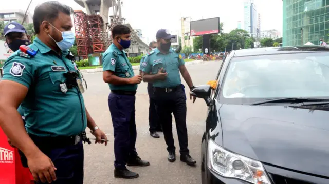 তল্লাশি চৌকি।