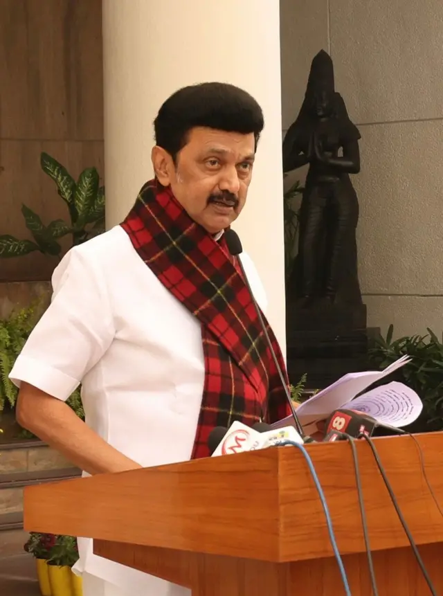 கணவரை இழந்த பெண்கள்