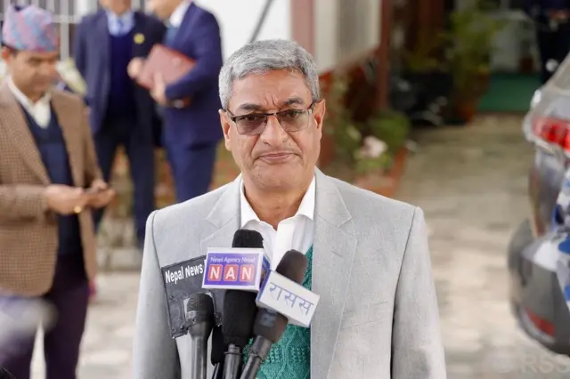 गृहमन्त्री रमेश लेखकले कूटनीतिक माध्यमबाट सो समस्याको हल गर्ने प्रयास अघि बढाइएको बताएका छन् 