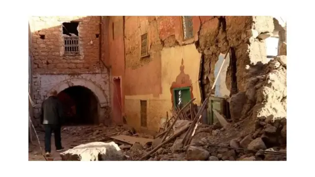 منظر لمبنى مدمر بعد الزلزال المدمر الذي ضرب المغرب
