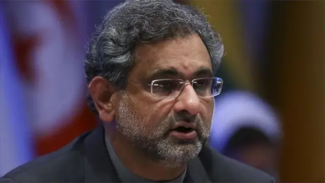 शाहिद ख़ाक़ान अब्बासी ने उम्मीद जताई है कि सरकार इस मामले का ख़ुद नोटिस लेगी