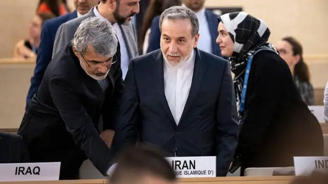 عباس عراقچی وزیر خارجه ایران پرداخت خسارات از سوی آمریکا را یکی از شروط ایران برای ازسرگیری مذاکره با ایالات متحده عنوان کرده اما سخنگوی وزارت خارجه آمریکا گفته طرح این موضوع «مضحک» است