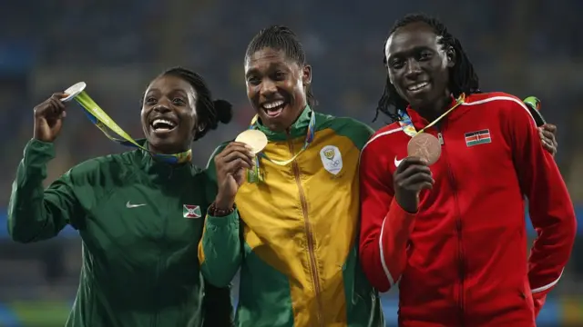 Francise Niyonsaba (umwakaka) yaserukiye u Burundi, Caster Semenya (inzahabu) yaserukiye Afrika y'epfo na Margaret Nyairera Wambui (umujumbu) aserukira Kenya