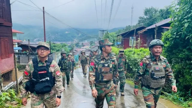 Mdy PDF စစ်ဦးစီး ဒေါက်တာစိုးသူရ‌ဇော်(ဝဲဘက်)ကို TNLA တပ်အရာရှိတချို့နဲ့အတူ တွေ့ရစစဉ် (ပုံ‌ဟောင်း)