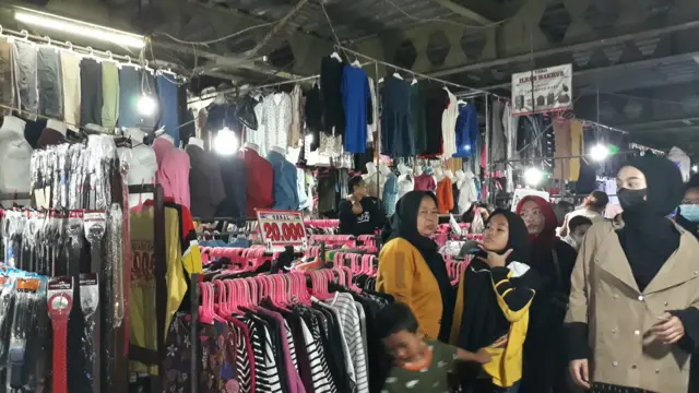 pakaian bekas impor, thrift fashion