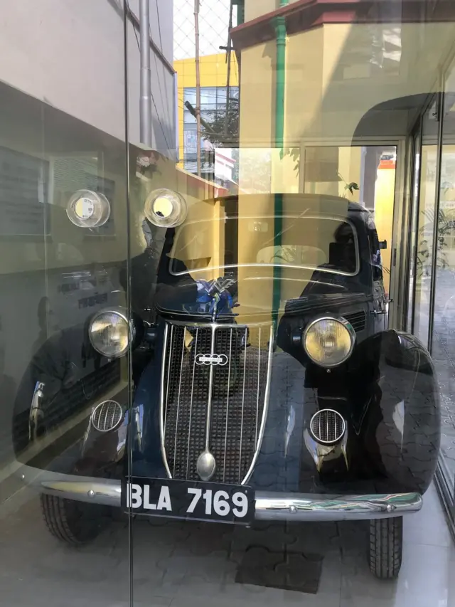 এলগিন রোডের বাড়িতে সংরক্ষিত গাড়ি যে গাড়িতে পালিয়ে গিয়েছিলেন সুভাষ বসু।