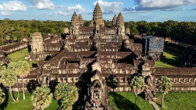 కంబోడియాలోని అంగ్కోర్ వాట్ ఆలయం