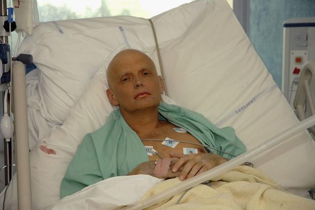 Alexander Litvinenko en un hospital de Londres, 2006