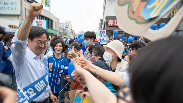 30일 경기도 양평군 시민들에게 지지를 호소하고 있는 김동연 더불어민주당 경기도지사 후보