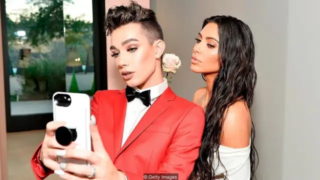 O youtuberblaze double como funcionamaquiagem James Charles e Kim Kardashian West