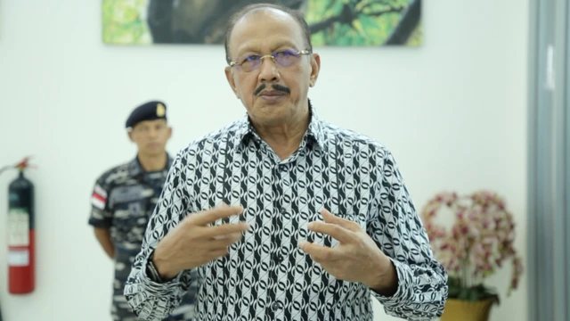 Bupati Natuna Abdul Hamid Rizal mengatakan kewenangan pengadaan kapal di tangan pemerintah pusat.