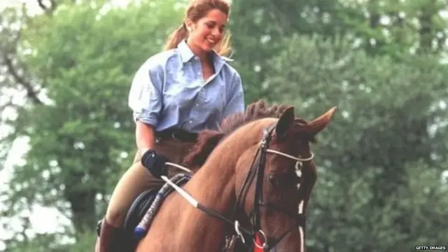 घुड़सवारी करतीं राजकुमारी हया