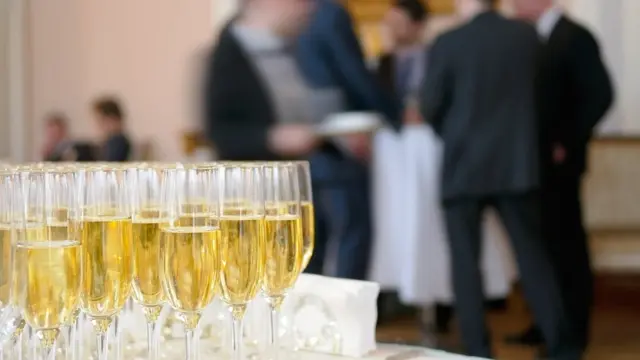 దావోస్‌, పార్టీలు