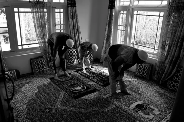 گھر پر ہی باجماعت نماز