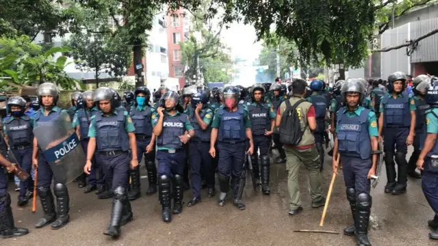 ধানমন্ডি জিগাতলায় সারাদিন পুলিশের ব্যপক উপস্থিতি ছিল